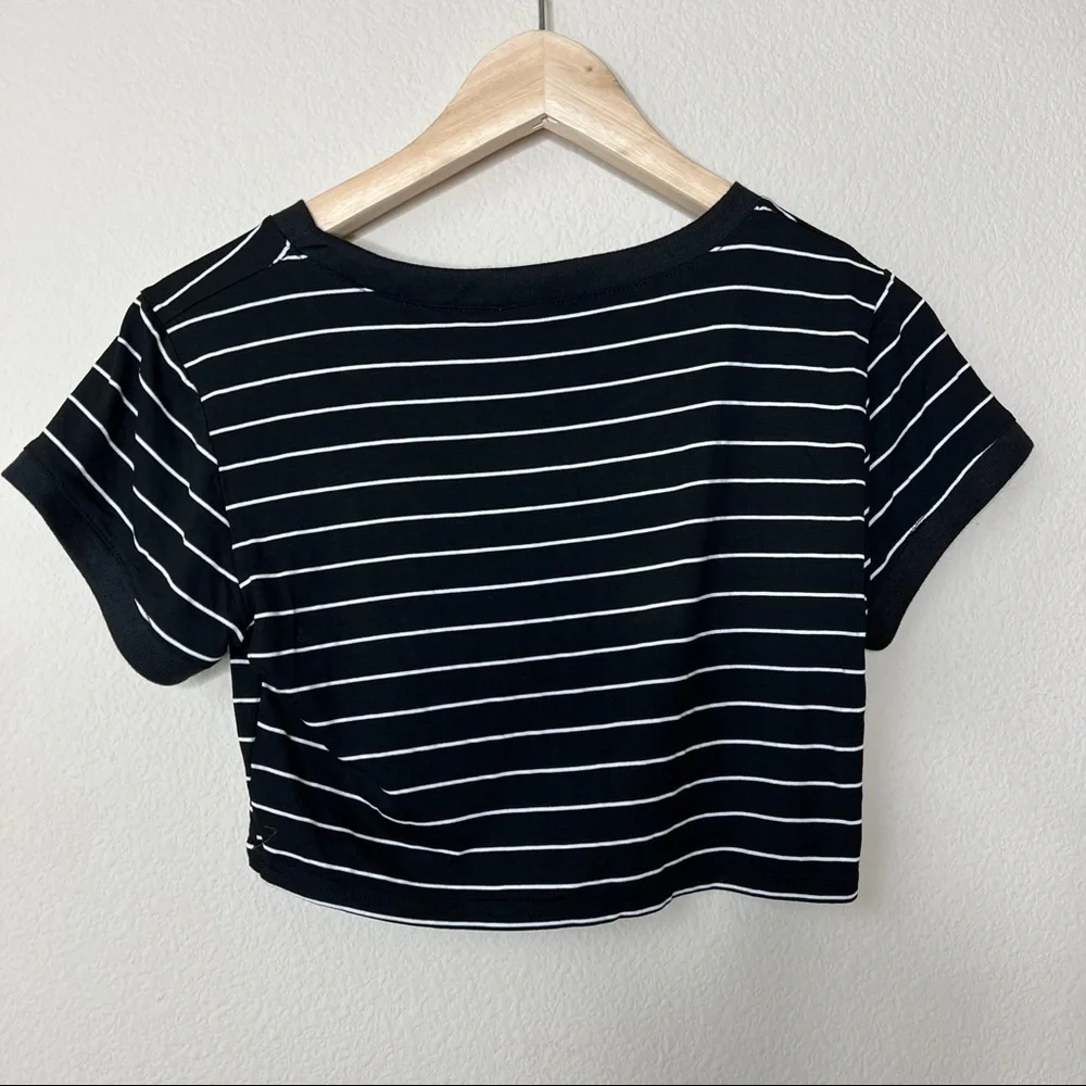 Crop top Black & White stripped Medium